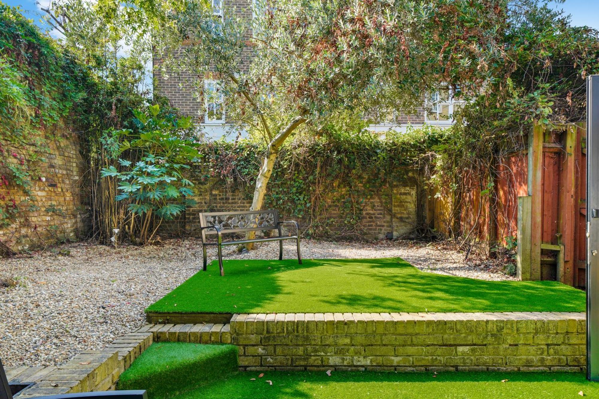 3 Bedroom Mews Home - Clapham Common - Free Private Parking - Sleeps 5 - Newly Refurbished - Sweetpea & Pillow Properties Londres Exterior foto