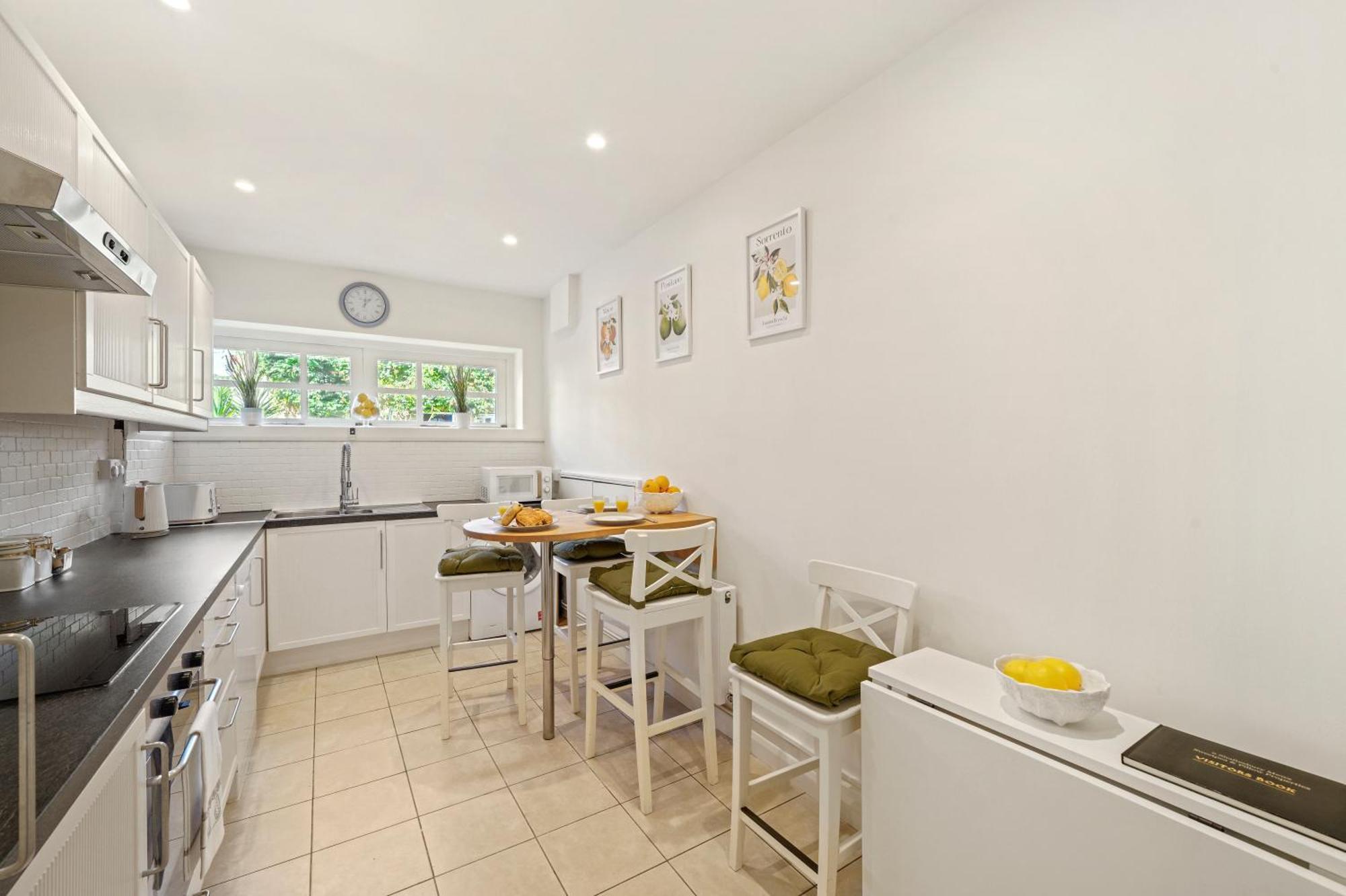 3 Bedroom Mews Home - Clapham Common - Free Private Parking - Sleeps 5 - Newly Refurbished - Sweetpea & Pillow Properties Londres Exterior foto